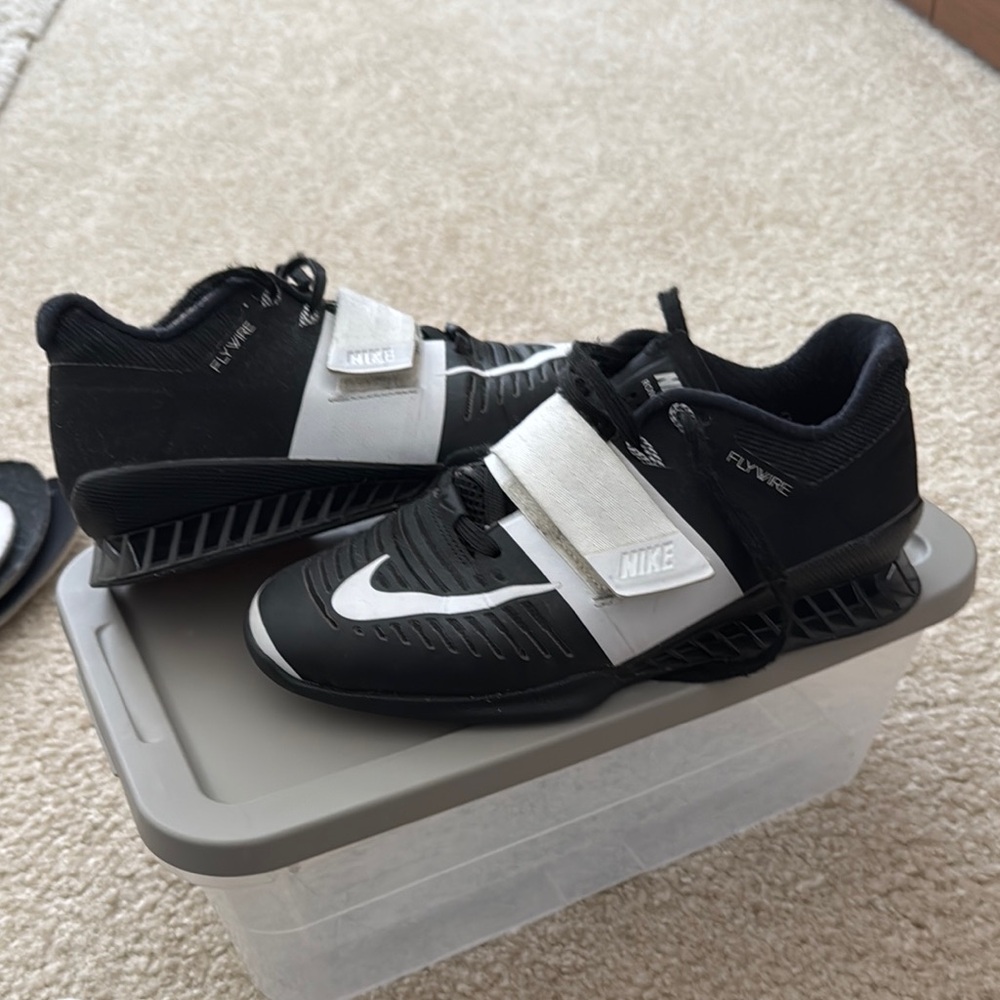 Nike Women's Romaleos 3 Lifting Shoes Black 
Size 6